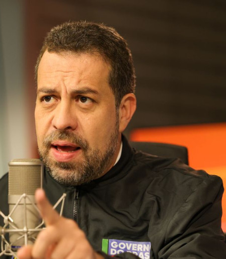 Boulos volta a criticar terrorismo econômico contra fim da 6 por 1 