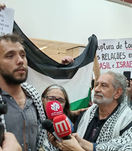 Ativista Thiago Ávila volta ao país após prisão em Israel