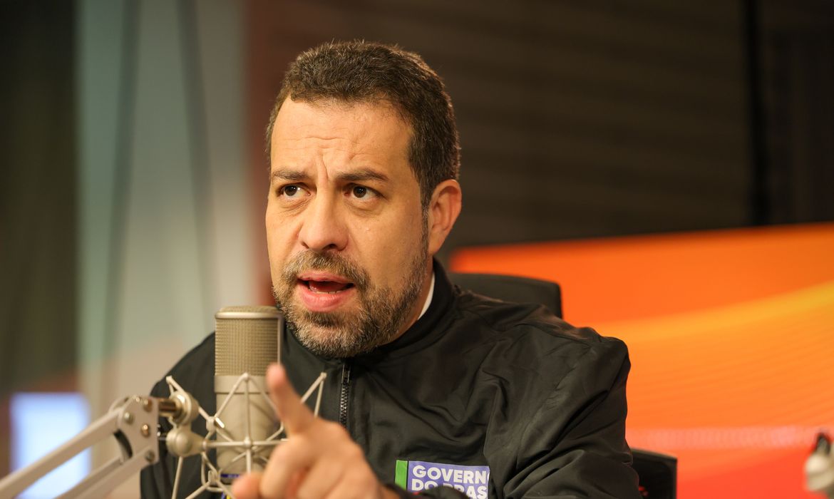 Boulos volta a criticar terrorismo econômico contra fim da 6 por 1 