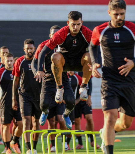 Jogadores do Botafogo durante treinamento: time em má fase