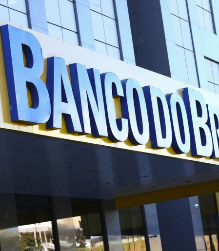 Lucro do Banco do Brasil cai 54% com avanço da crise no agro