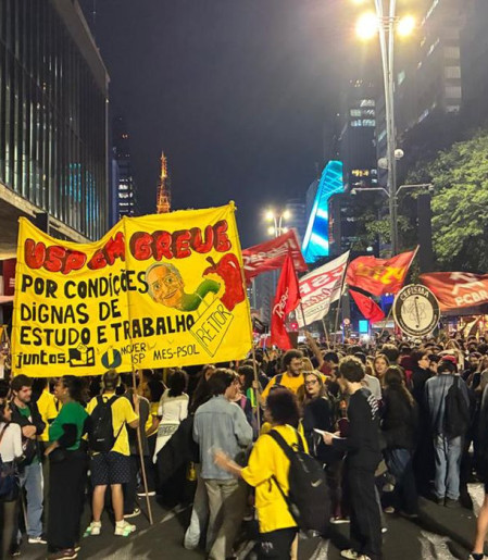 Ato de alunos da USP cobra diálogo com reitoria