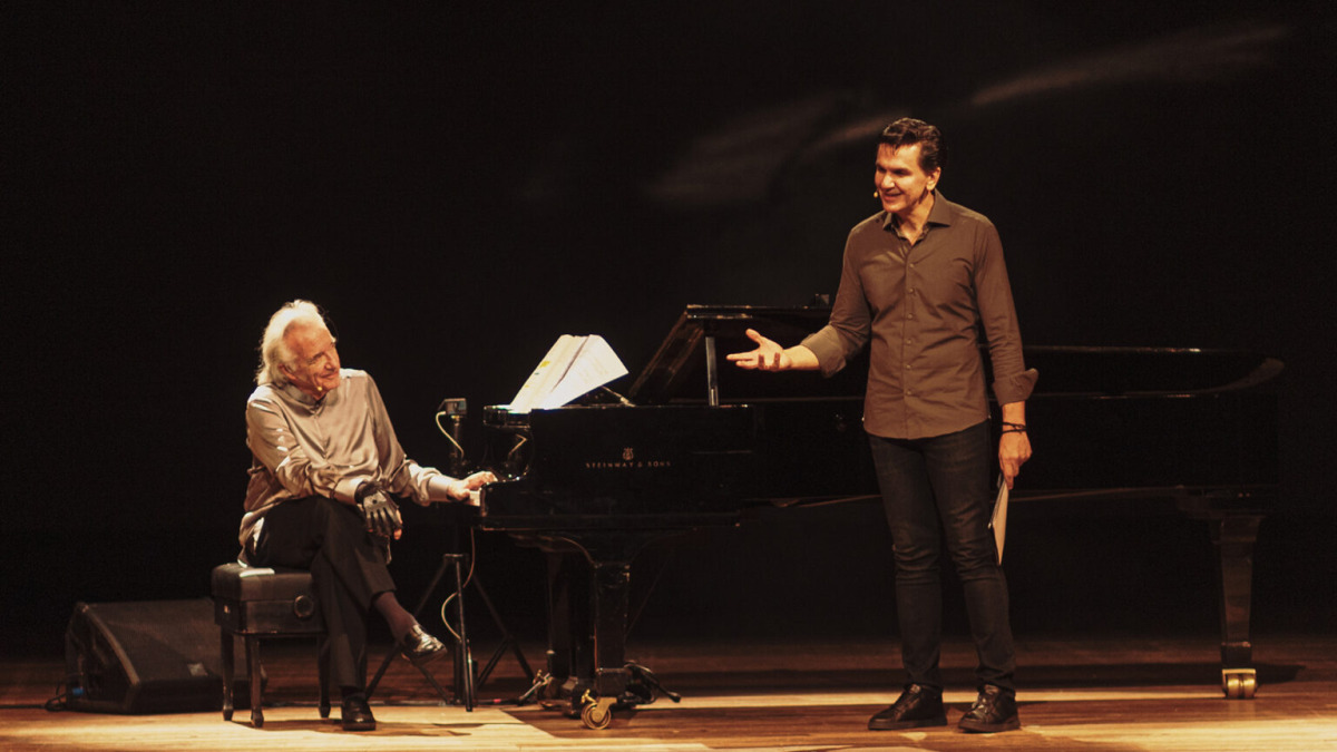 O maestro João Carlos Martins e o escritor Gabriel Chalita dividem o palco em espetáculo que une música clássica e literatura no Theatro Pedro II