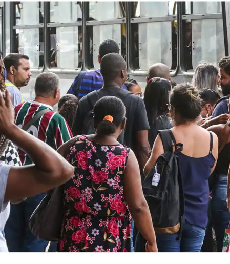 Desemprego mais longo cai 21,7% e é o menor já registrado pelo IBGE