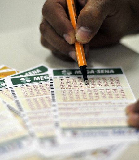 Mega-Sena acumula novamente e prêmio principal vai para R$ 65 milhões