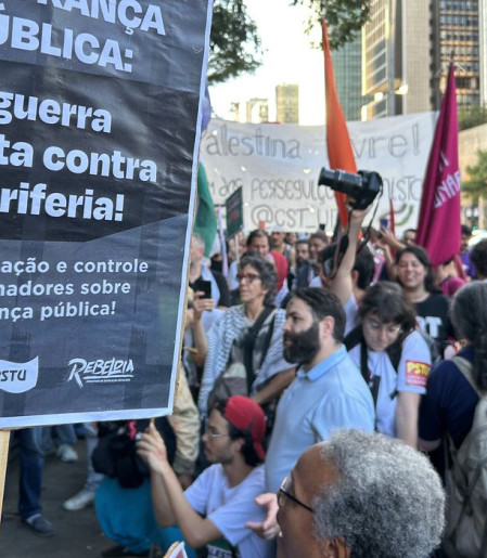 Cordão da Mentira faz ato na Paulista para lembrar Crimes de Maio 
