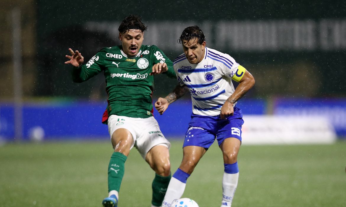 Brasileirão: Palmeiras tropeça e Flamengo pode encostar na liderança