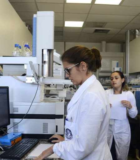 Iniciativas tentam facilitar acesso e permanência de mães na ciência