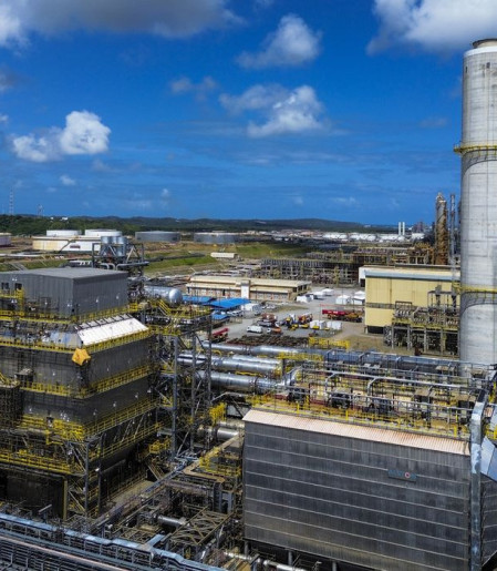 Refinarias da Petrobras operam com mais de 100% de capacidade; entenda