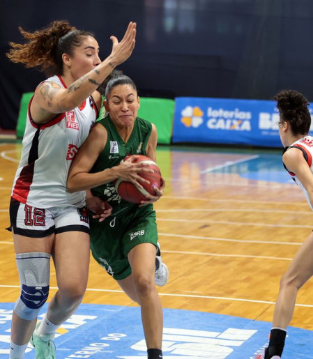 Sesi Araraquara vence o Cerrado e encosta na liderança da LBF