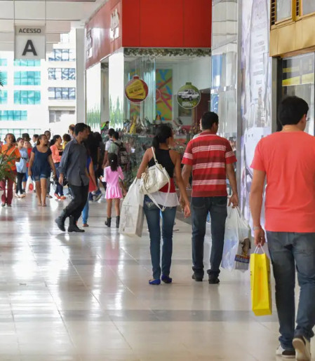 Atividade econômica cai 0,7% em março em razão da guerra do Irã