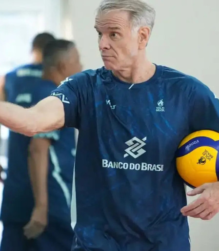 Bernardinho anuncia os inscritos do Brasil na Liga das Nações de Vôlei