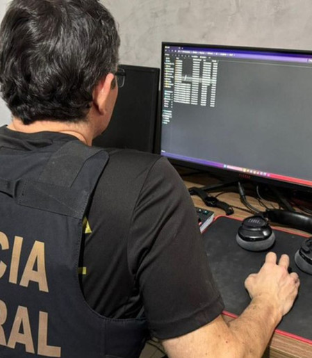 Crime de racismo em canal de mensagens é investigado pela PF