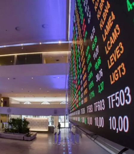 Bolsa atinge menor nível desde janeiro com exterior e tensão política