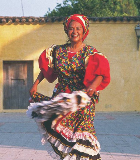 Totó La Momposina, ícone da cultura colombiana, morre aos 85 anos