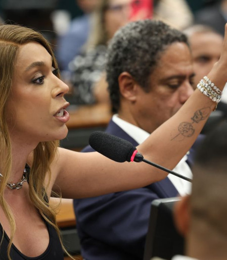 Erika Hilton rejeita negociação sobre compensações na PEC da 6x1 