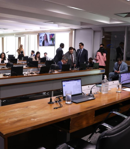 Pedido de vista adia votação de autonomia financeira do Banco Central