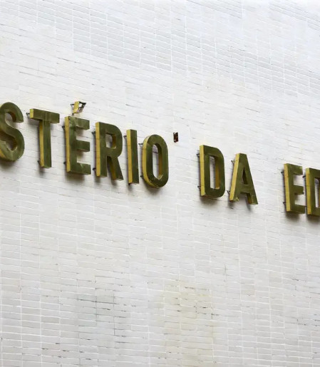 Formação de professores a distância mostra desempenho 53,1% inferior