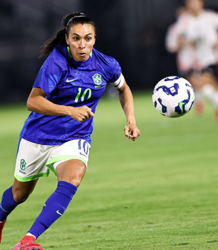 Marta volta à seleção feminina para 2 amistosos contra EUA no Brasil