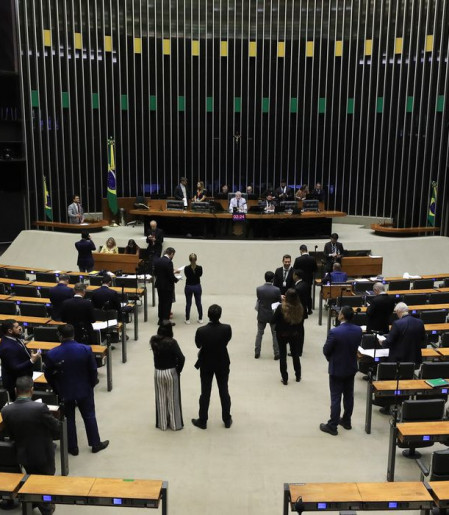 Minirreforma eleitoral limita e parcela multa a partidos políticos