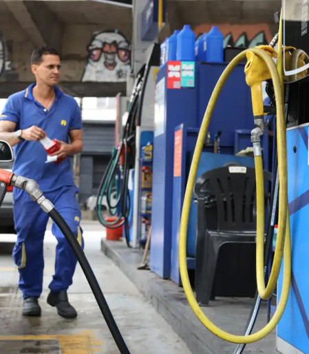 Governo fixa subvenção da gasolina em R$ 0,44 por litro