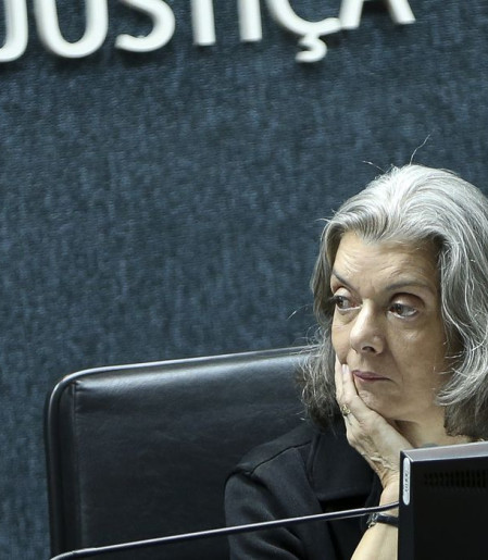 Cármen Lúcia vota por derrubar flexibilização da Lei da Ficha Limpa 