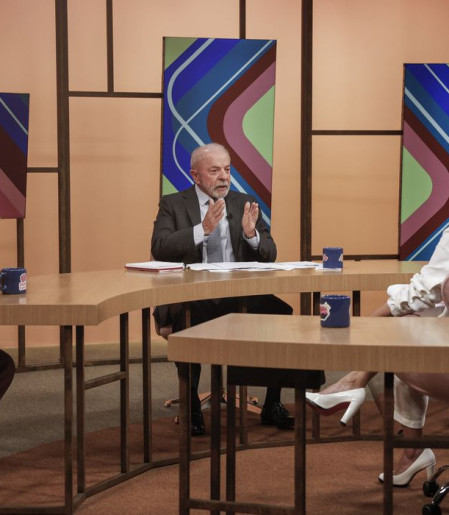 Lula diz que monitora preço dos combustíveis todos os dias