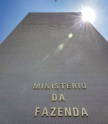 Governo bloqueia R$ 22,1 bi do Orçamento de 2026