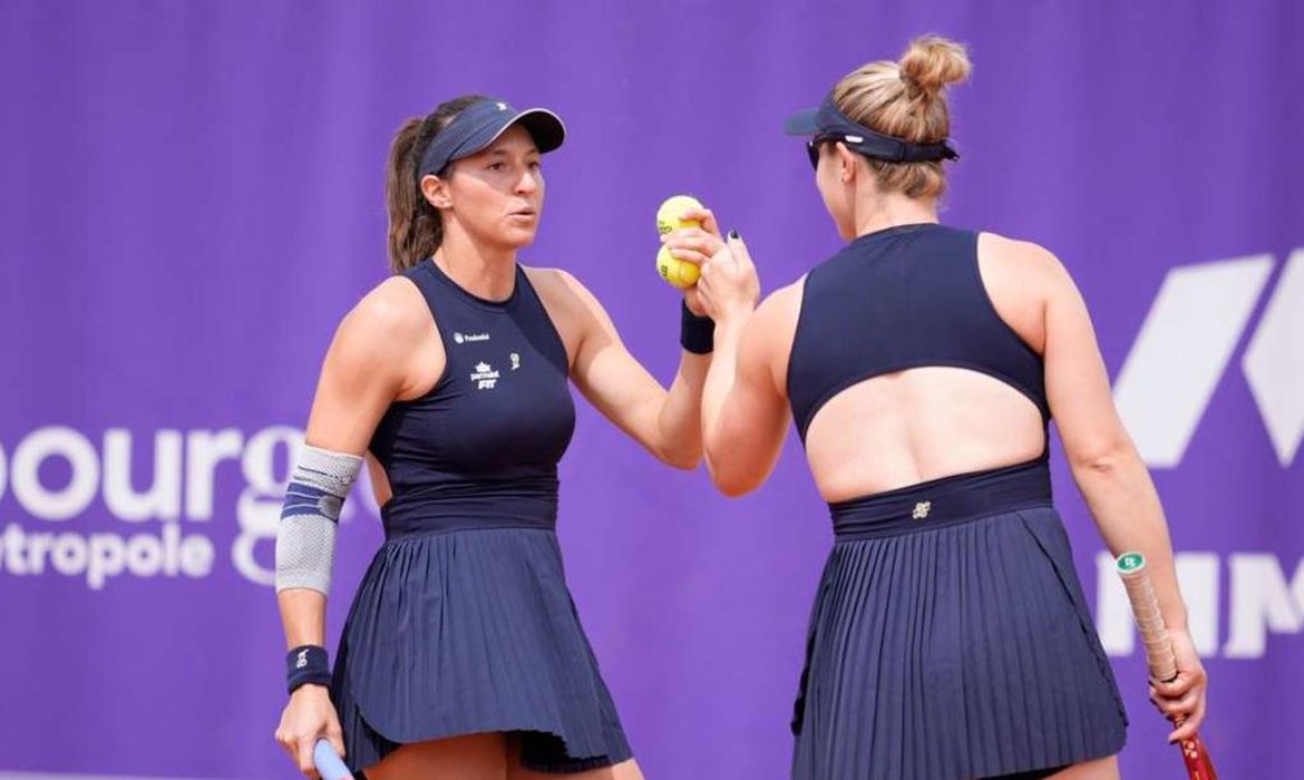 Luisa Stefani vence e fica a 1 vitória do bicampeonato em Estrasburgo 
