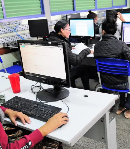 Brasil supera 100 mil escolas públicas com internet gratuita