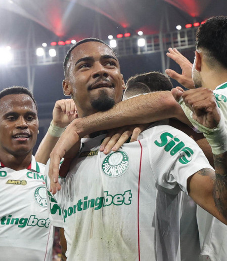 Palmeiras derrota Fla e amplia vantagem na liderança do Brasileiro