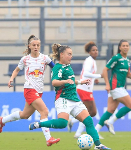Palmeiras vence Bragantino e dorme na liderança do Brasileiro Feminino