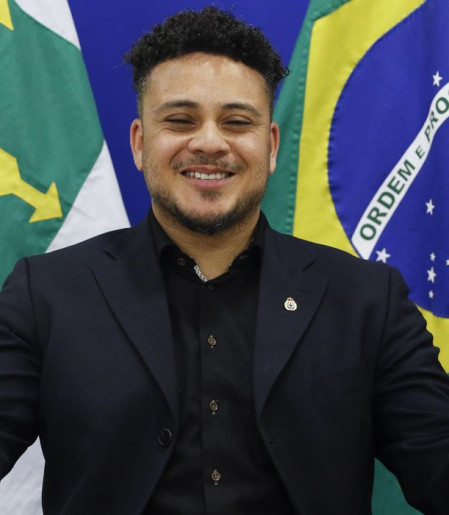 Criado na Holanda, brasileiro defende cuidados no processo de adoção
