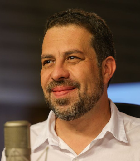 Na Mesa com Datena recebe o ministro Guilherme Boulos nesta terça