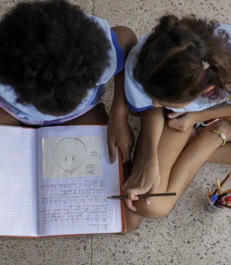 Metade dos estudantes não vê debate antirracista na escola, diz estudo