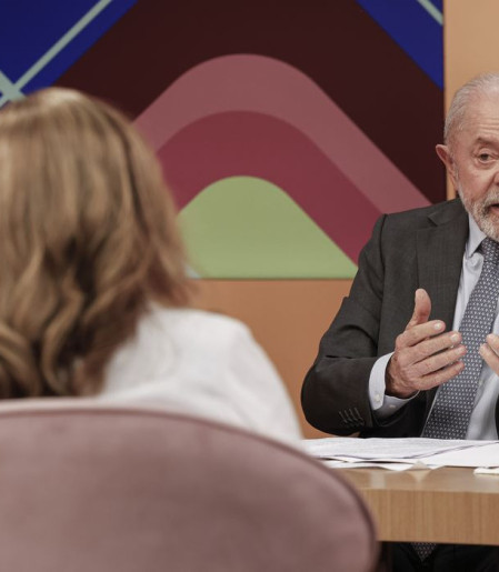 Edição especial com Lula dobra audiência do Sem Censura na TV Brasil
