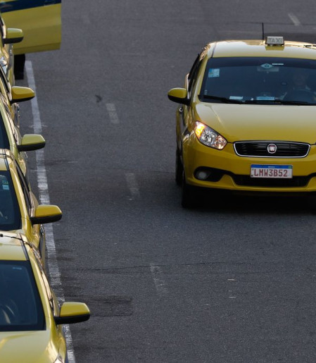 Governo publica MP que destina R$ 30 bi a taxistas e motoristas de app