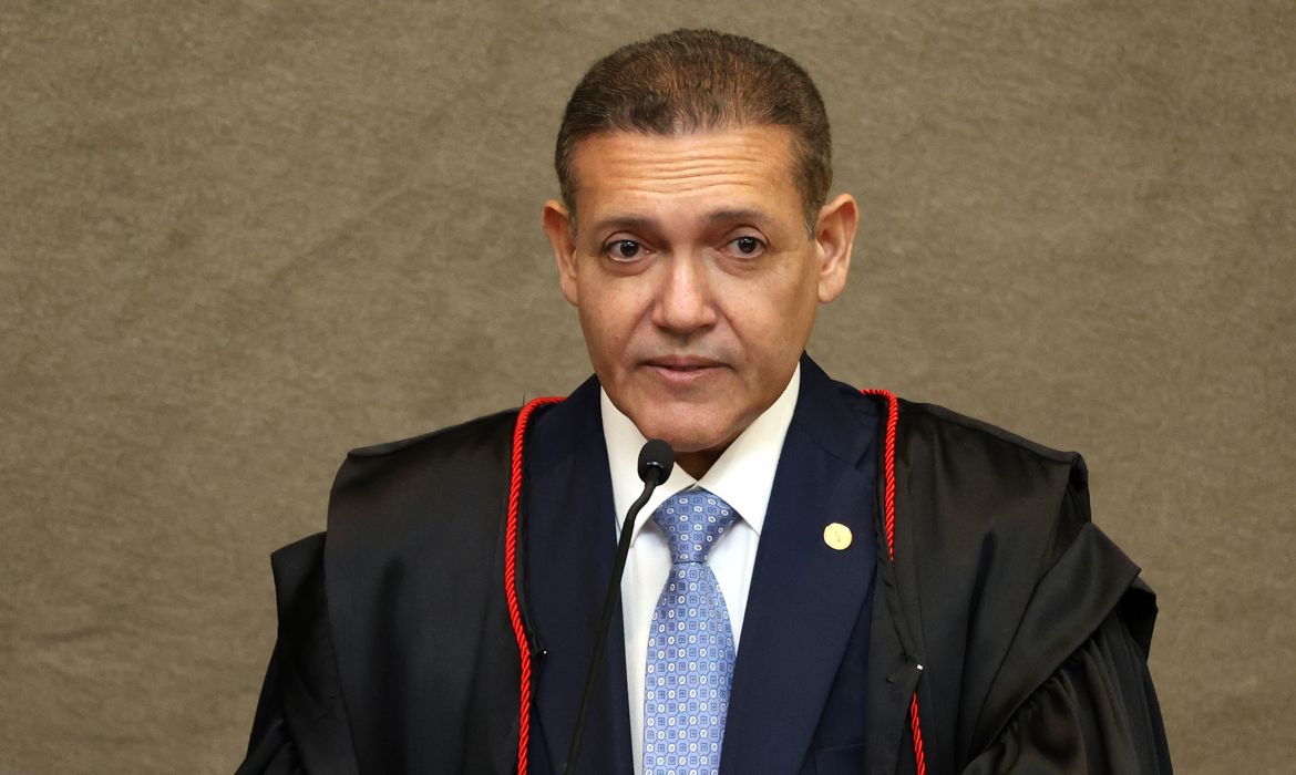 Nunes pede parecer da PGR sobre revisão da condenação de Bolsonaro