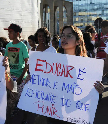 CCJ adia novamente análise de PEC sobre redução da maioridade penal