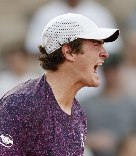 João Fonseca vira sobre croata e vai encarar Djoko em Roland Garros
