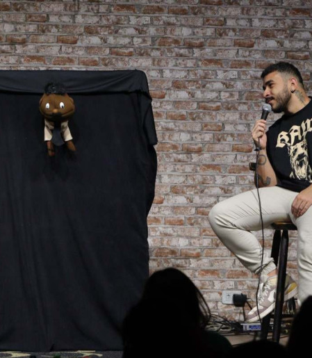 Magno Martins (à dir.) ao lado do fantoche 'Pastor Machado'