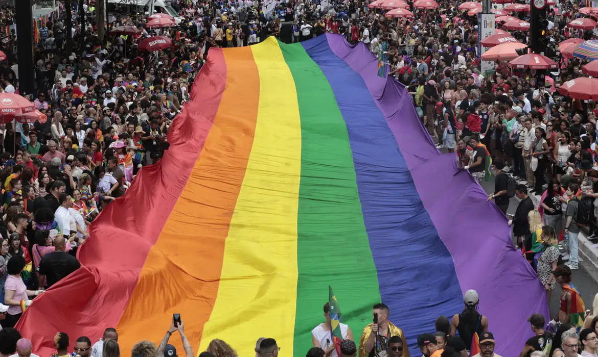 Parada LGBT+ de SP enfrenta desafios e sofre ameaça de deixar as ruas