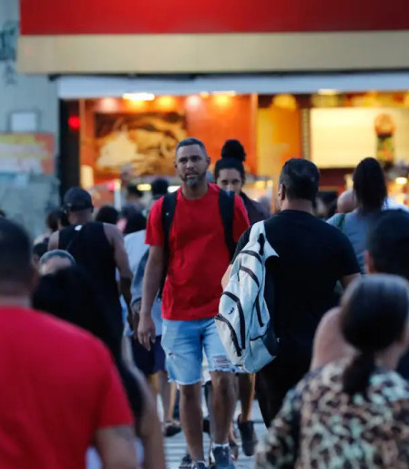 Desemprego chega a 5,8% no trimestre encerrado em abril, diz IBGE