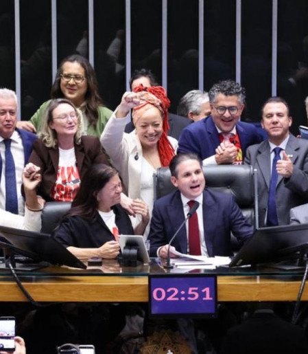 Câmara aprova, em dois turnos, PEC pelo fim da escala 6x1