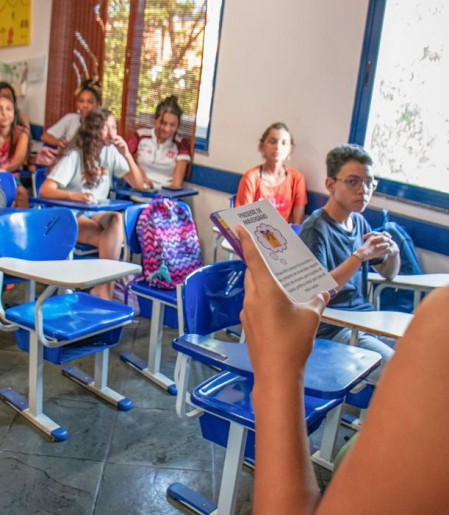 Dores menstruais tiram das aulas 4 em cada 10 alunas no país 