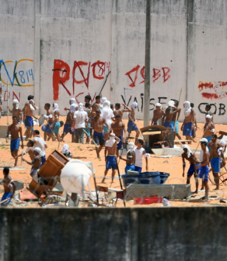 Classificar PCC e CV como terroristas não ajuda o Brasil, diz promotor