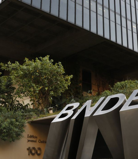 BNDES abre financiamento para transporte de carga e passageiros