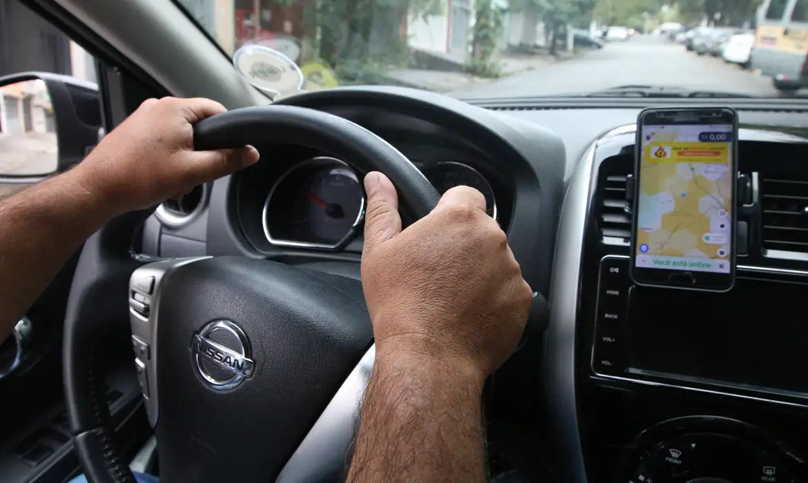 STF marca para 24 de junho retomada do julgamento sobre uberização