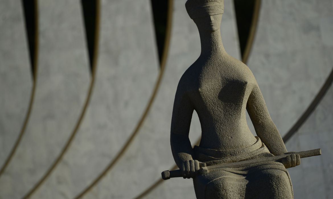 STF: maioria é contra lei que permite pais vetarem aulas sobre gênero