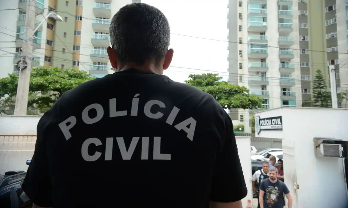 Polícia faz operação contra núcleo financeiro do Comando Vermelho